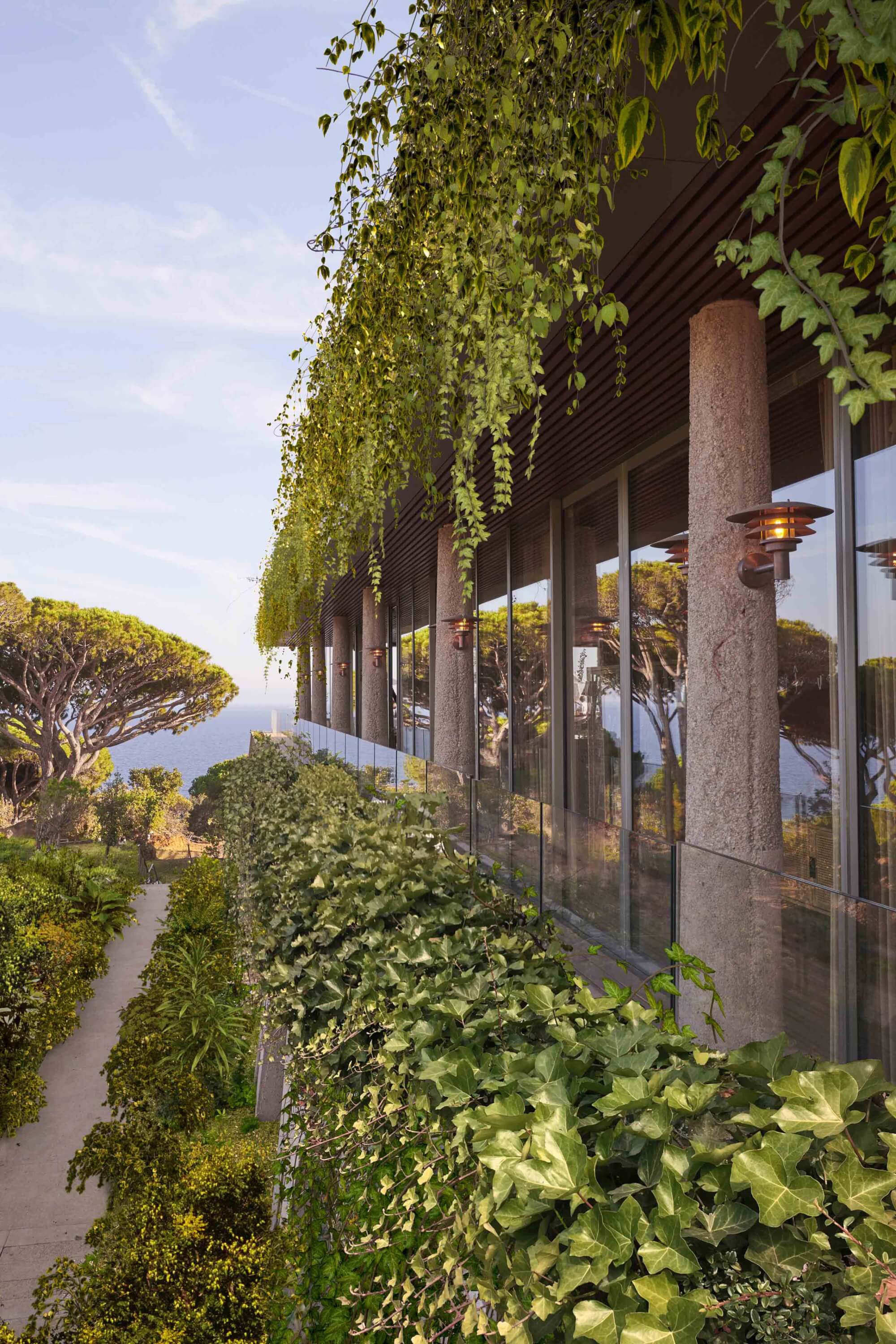  Lily of the Valley sur la French Riviera, le nouvel hôtel imaginé par Philippe Starck