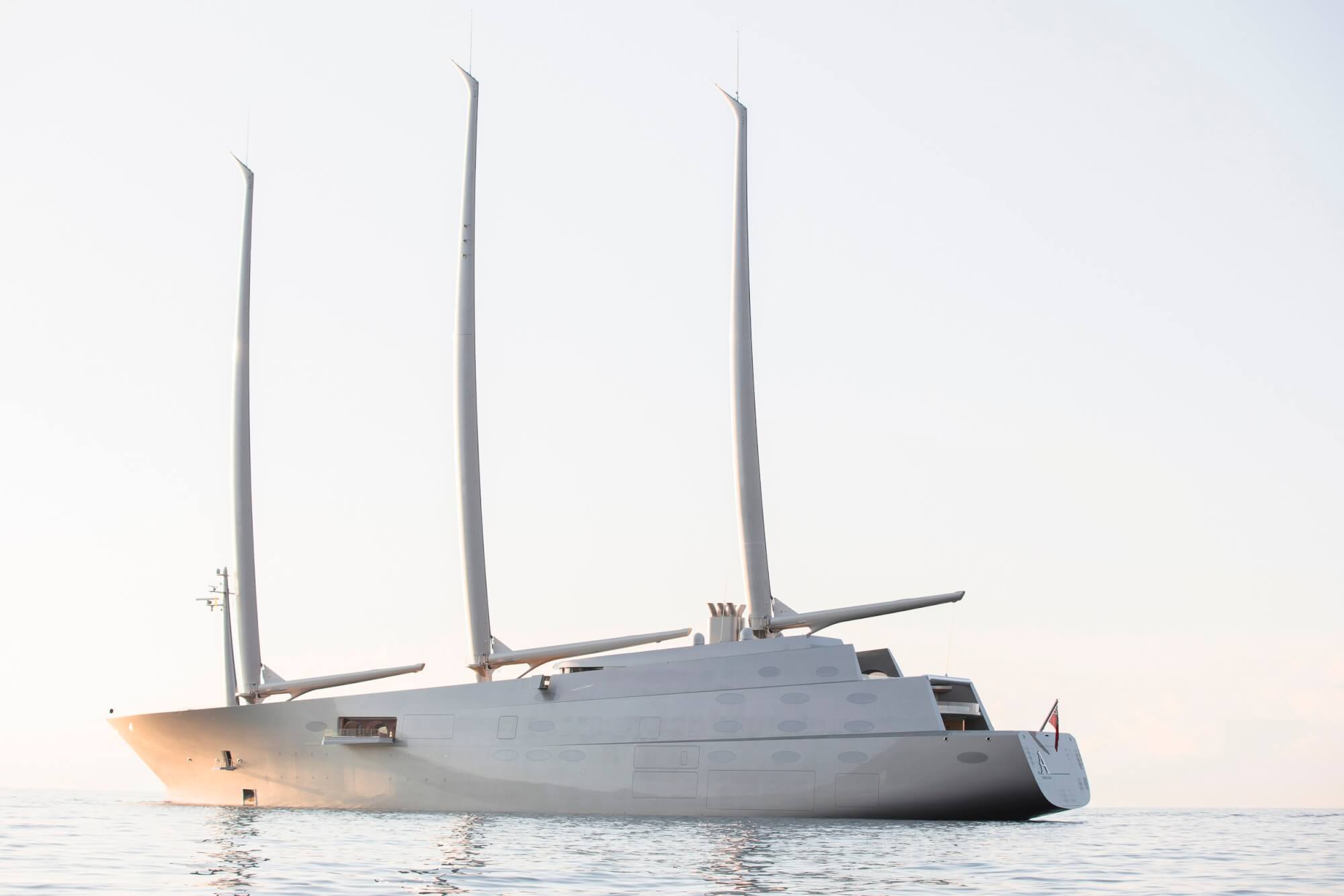 SAILING YACHT A - Bateaux