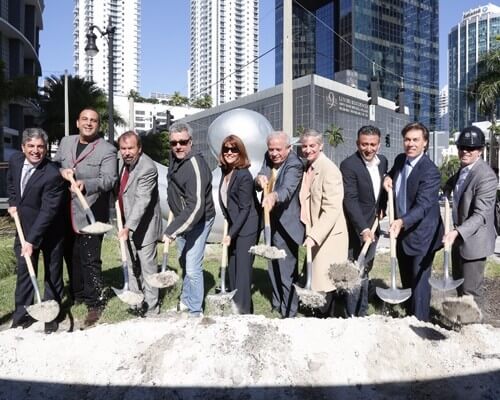 Pose de la 1ère pierre du SLS Brickell Hotel & Residences Miami designé par Philippe Starck - 